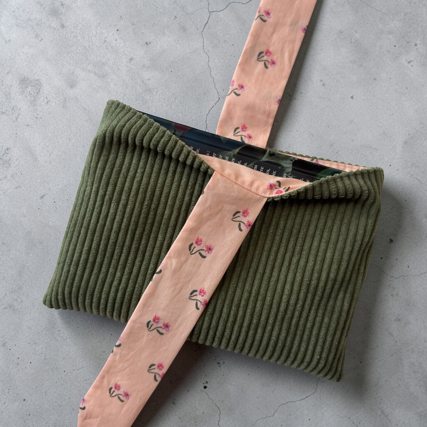 Pochette à livre de poche